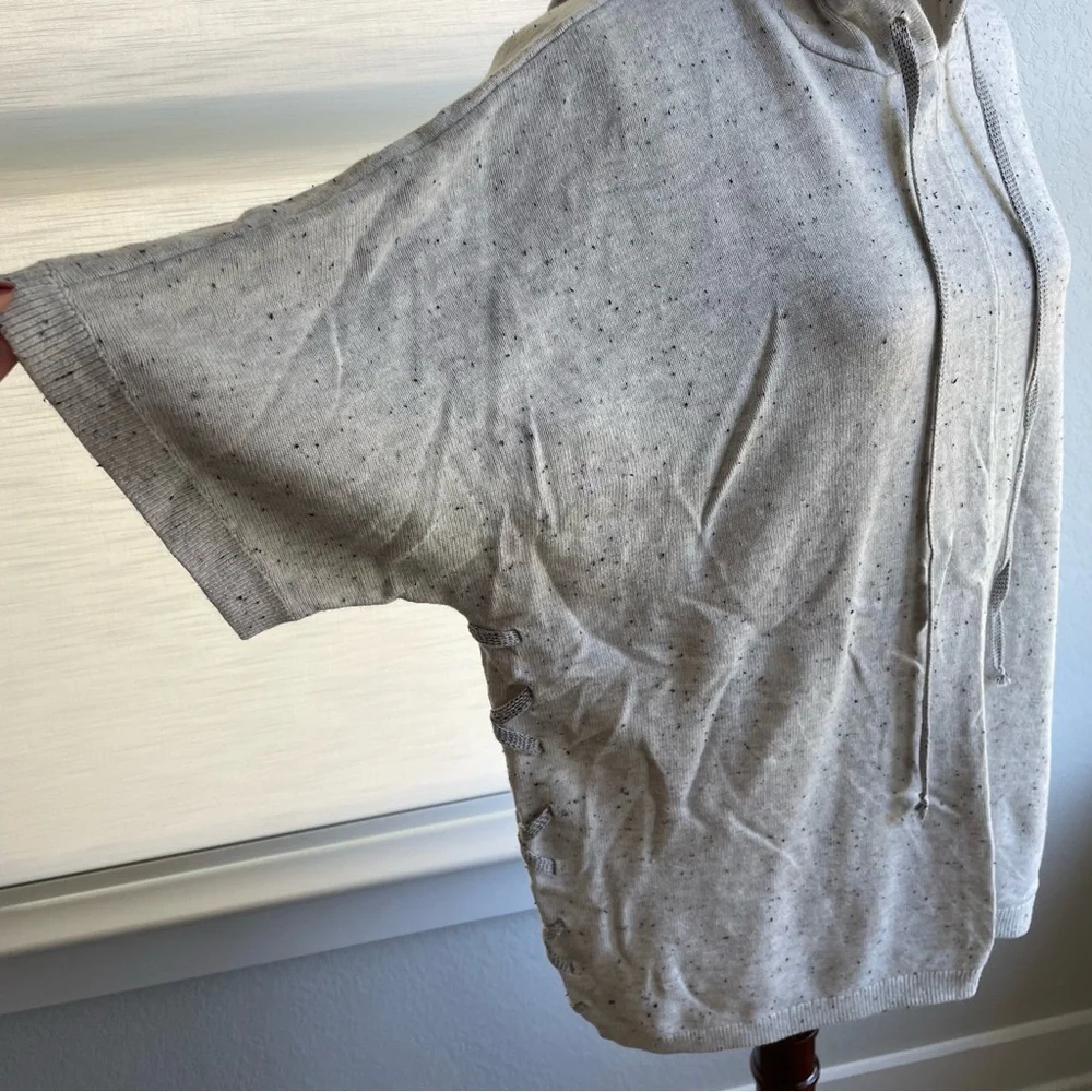 CAbi Short Sleeve Pull-Over Speckled Hoodie Sweater Style 3473 Size Small - Picture 5 of 11